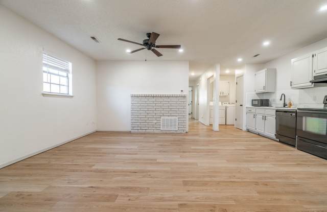 Updated 3-bedroom 1 bath Home in Springdale!! Gallery 3