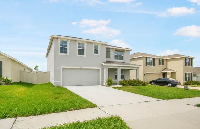 Newer 5 Bds/ 3 Bath stunning home with large, fenced backyard in amenity reach community! photos photos