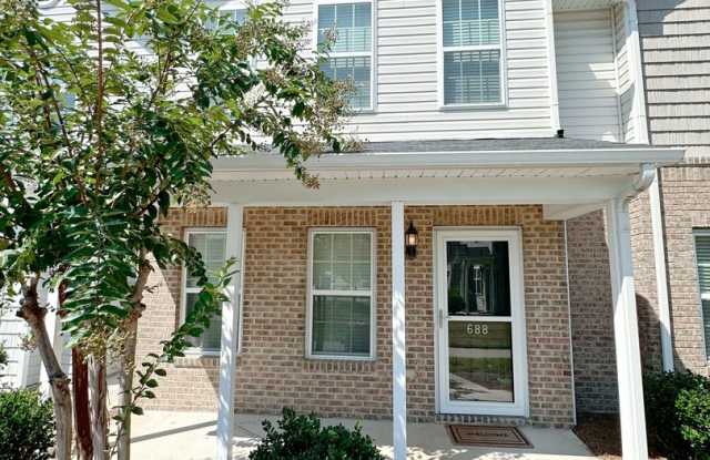 2 bedroom 2 1/2 bath available early November - 688 Cairn Circle, Glen Raven, NC 27217