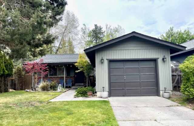 Single Level Westside Home with fabulous backyard!! - 1339 Northwest Milwaukee Avenue, Bend, OR 97703