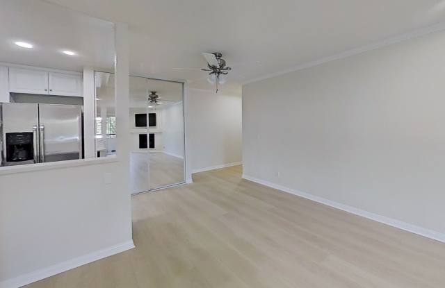 1​/bed,1 bath condo in Woodland Hills gated community! Gallery 3