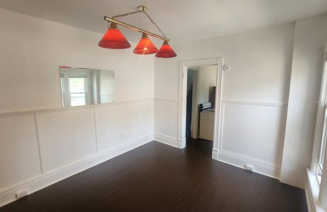 98 1/2 Temple Street Gallery 2