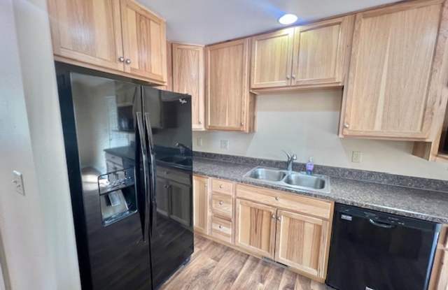 Large Corner Lot 3 bed/2.5 Bath in NE Bend! 2521 NE Cretia Gallery 4