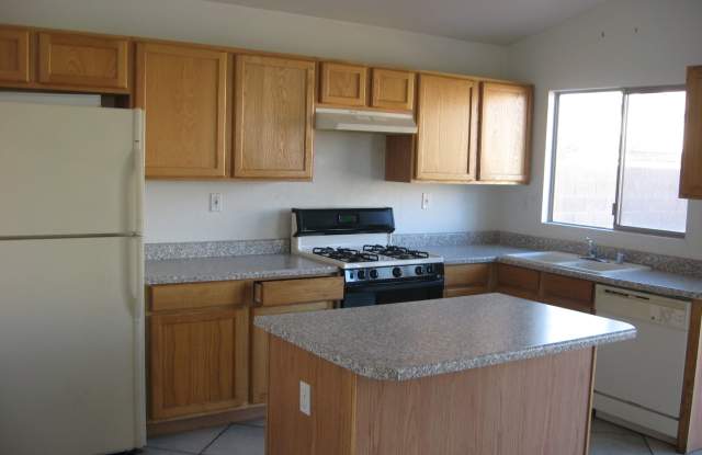 Beautiful Three Bedroom Home Available in Southern Highlands Gallery 3