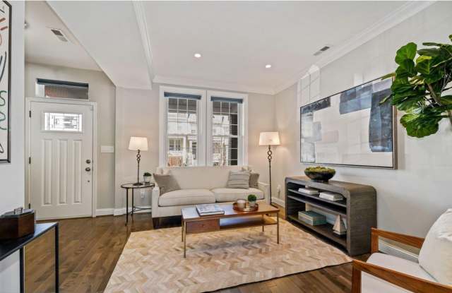 4 bed 3.5 bath. Parking! Pets Welcome! photos photos