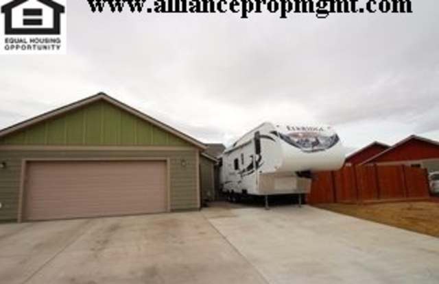 Centrally-located 3 bedroom home with paved RV parking. - 11 Cedar Shade Lane, Four Corners, MT 59718
