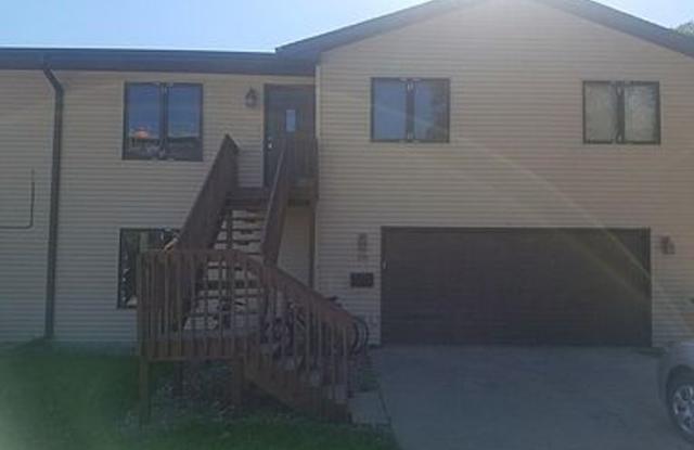 4 Bed 2 bath near Riverside Drive photos photos