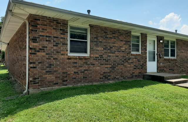 2 Bedroom 1 Bathroom duplex near Missouri State University for $695! - 1417 East Cairo Street, Springfield, MO 65802