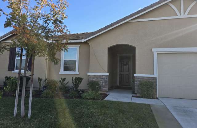 6885 East Braly Avenue - 6885 East Braly Avenue, Fresno, CA 93727