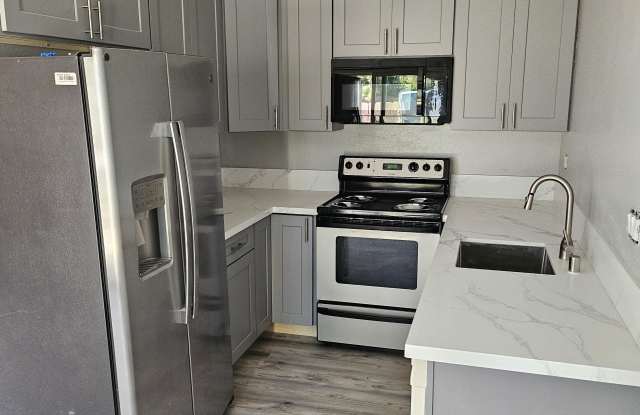 2762 Casey St Gallery 3
