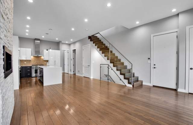 1821 W Armitage Avenue Gallery 3