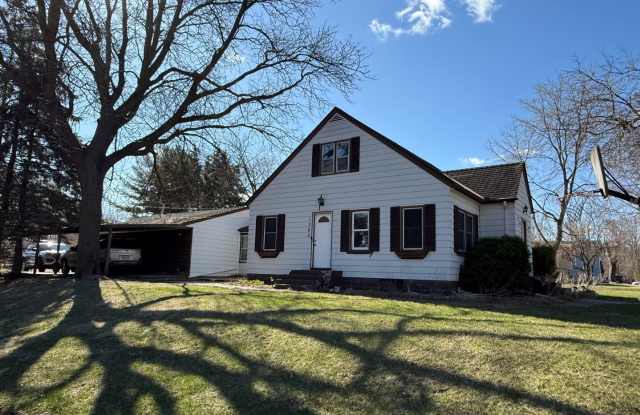 Beautifully updated single family home with massive yard in Saint Paul Park photos photos