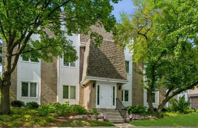 111 East Winchester Road - 111 East Winchester Road, Libertyville, IL 60048