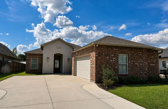 3BD/2BA House for Lease in Denham Springs - The Sanctuary At Juban Crossing Gallery 1