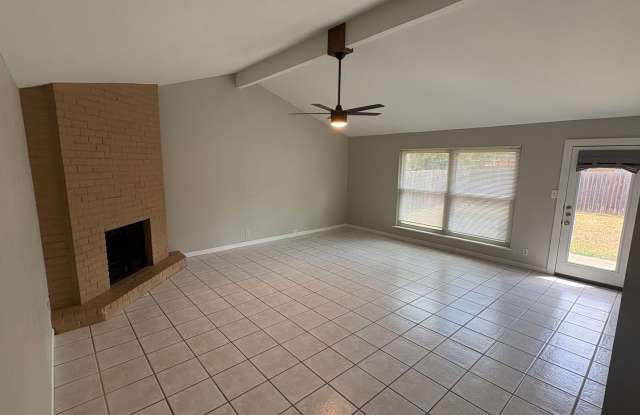 North Austin Home - Great Area and Ready NOW! Gallery 4