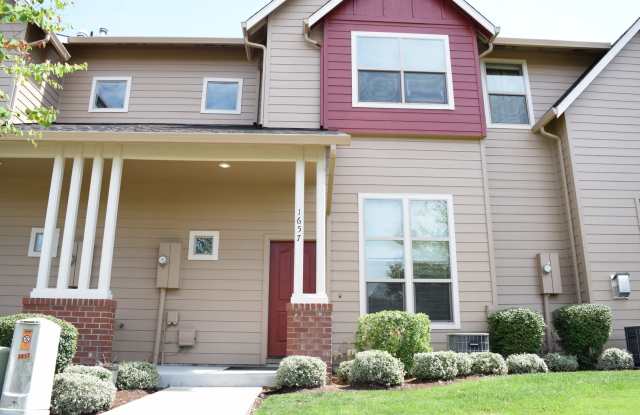 Beautiful 3 bed 2.5 bath townhome for rent! photos photos