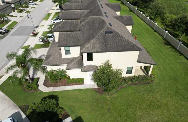 2400 SEVEN OAKS Drive Gallery 4