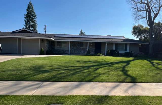 3 Bedroom 3 Bath with Pool Gallery 4