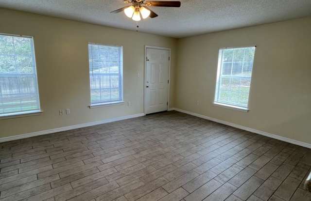 204 Johnson Court Crestview, FL 32536 photos photos