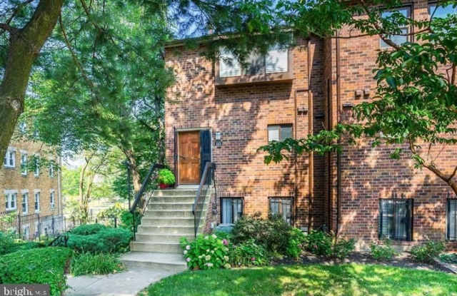 1023 QUINCY ST NE #1023 Gallery 1