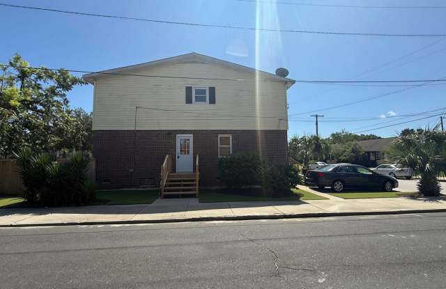 4BR/2BA Townhouse on Charleston's Peninsula | 1,200 sq ft | Pets Welcome Gallery 1