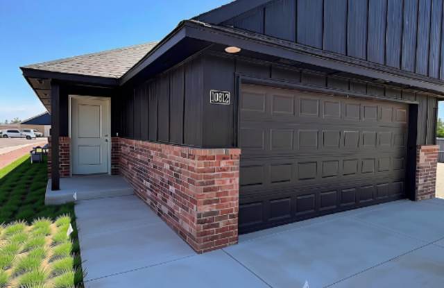 Brand-New 3-Bedroom Home with 2-Car Garage | Prime Yukon Location Gallery 4