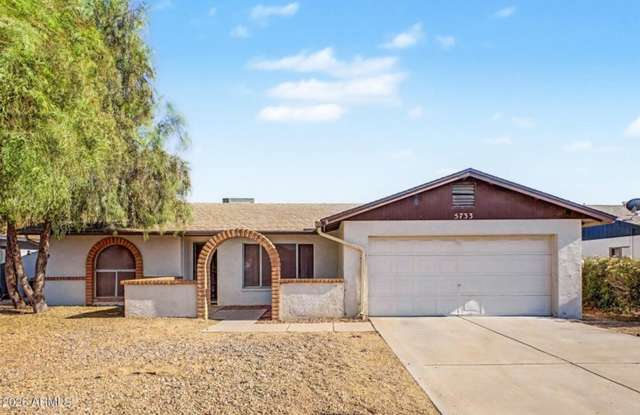5733 W Mescal St, Glendale 3 bedroom, 2 bath, 2 car garage photos photos