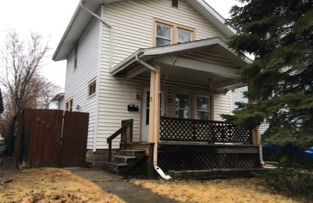 2 BR Near the Fort Wayne Zoo - 640 West State Boulevard, Fort Wayne, IN 46808