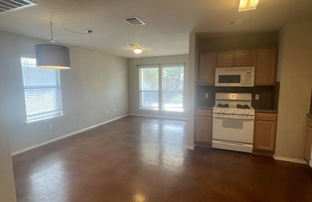 2 bedroom 1 bath adorable home Gallery 4