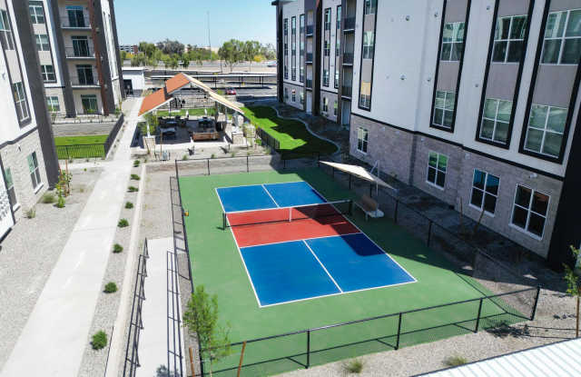Somerset Upscale Apartments Gallery 2