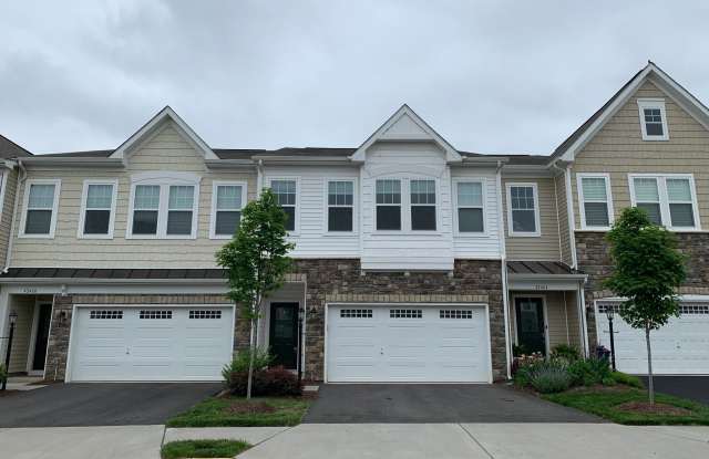 42482 BENFOLD SQUARE - 42482 Benfold Square, Brambleton, VA 20148