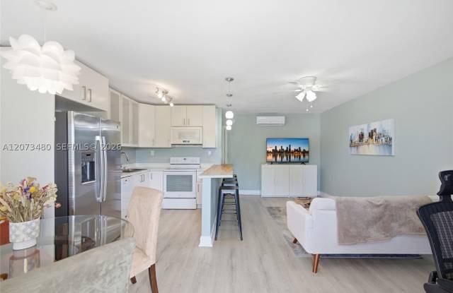 2716 NE 30th Pl Gallery 1