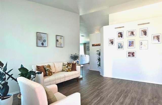 Gorgeous home available for rent with Solar! Gallery 4