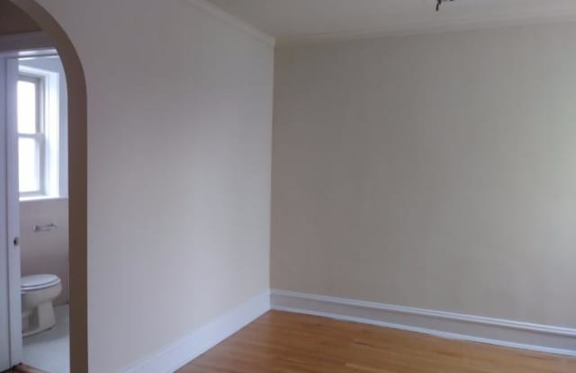 4833 N Hoyne Gallery 2