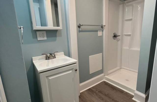 Gorgeous Studio, Second-floor! Apartment in quiet Pittsfield Street Gallery 4