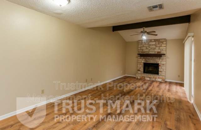 1120 Royal Crest Dr Gallery 4