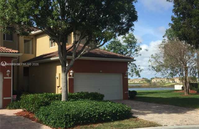 1904 SE 23rd Ave photos photos