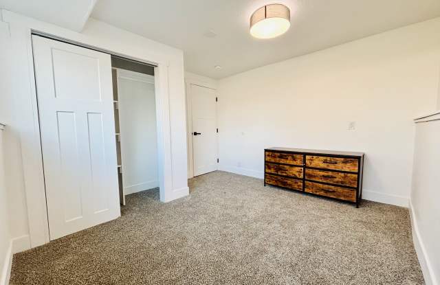 4459 Butterfield Street photos photos