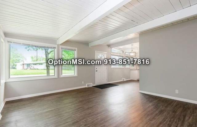 2201 Northeast Shady Lane Drive Gallery 4