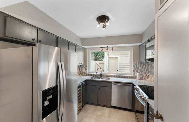 1953 Shorewood Drive Gallery 2