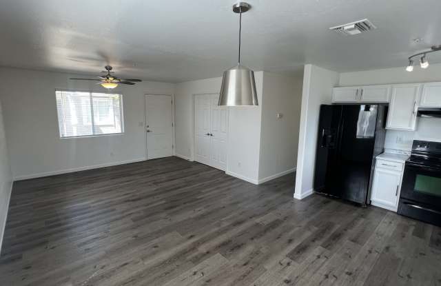1455 East Taylor Street - 4 photos photos