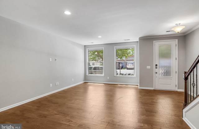 42274 HAMPTON WOODS Terrace Gallery 4
