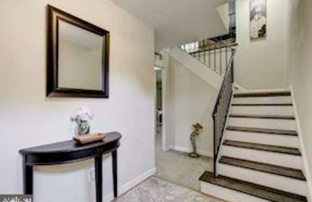 104 MAYFAIR DRIVE NE Gallery 4