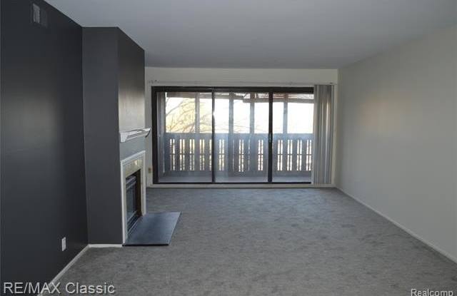 2142 Pauline Gallery 4