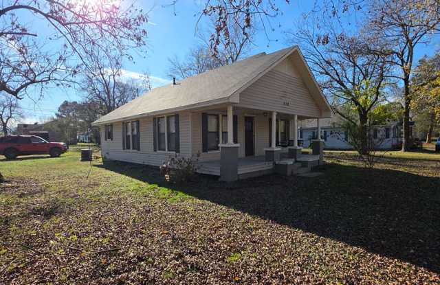 418 East L St photos photos