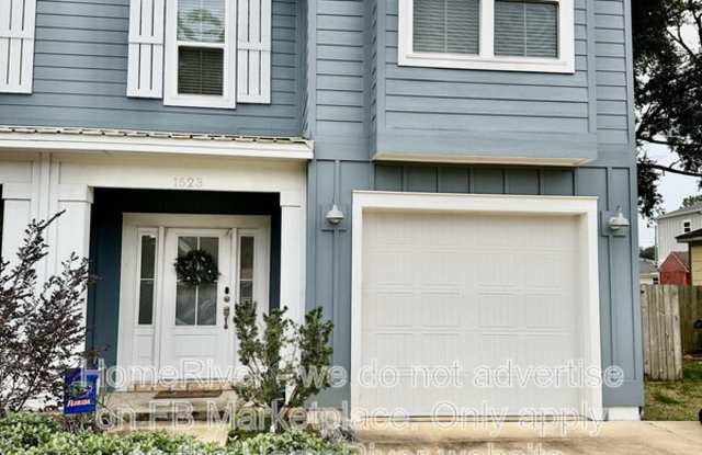 1523 E Leonard St photos photos