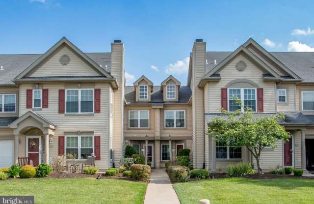 605 JULIAN DRIVE W photos photos