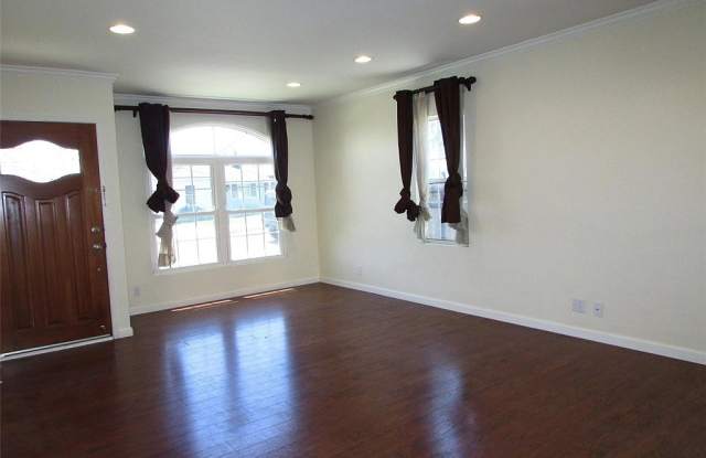 5011 W 134th Pl Gallery 4