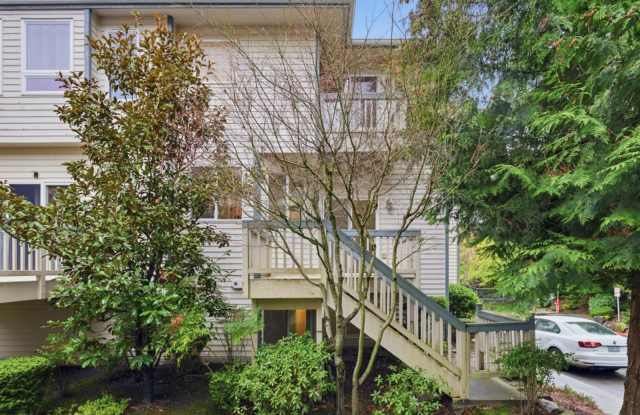Modern Bellevue Townhome with Great Finishes Gallery 4
