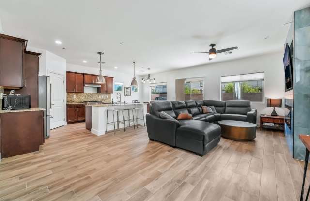 Effortless Living in the Heart of Henderson! Gallery 4